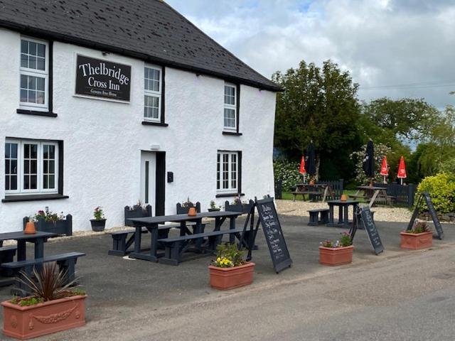 The Thelbridge Cross Inn 크레디톤 외부 사진