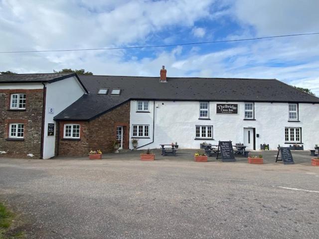 The Thelbridge Cross Inn 크레디톤 외부 사진